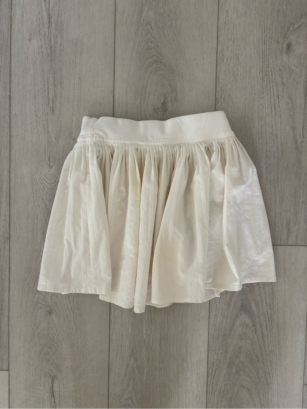 Lululemon Women's White Pleated Mini Skirt - Picture 3 of 3